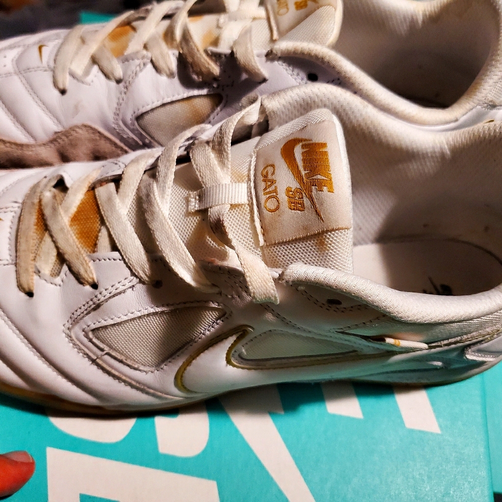 Nike SB Gato (Rare) white and gold used